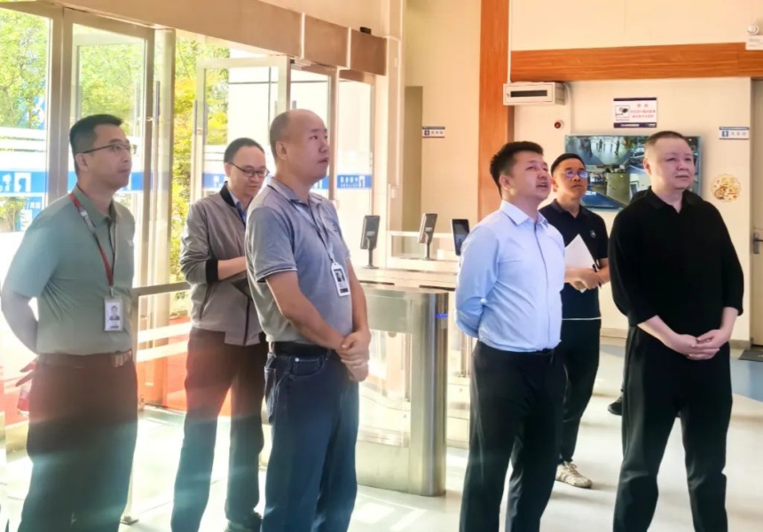 贵安新区党工委委员、管委会副主任杨志伟一行莅临中融智能制造调研