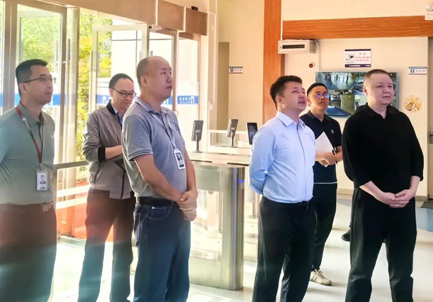 贵安新区党工委委员、管委会副主任杨志伟一行莅临中融智能制造调研